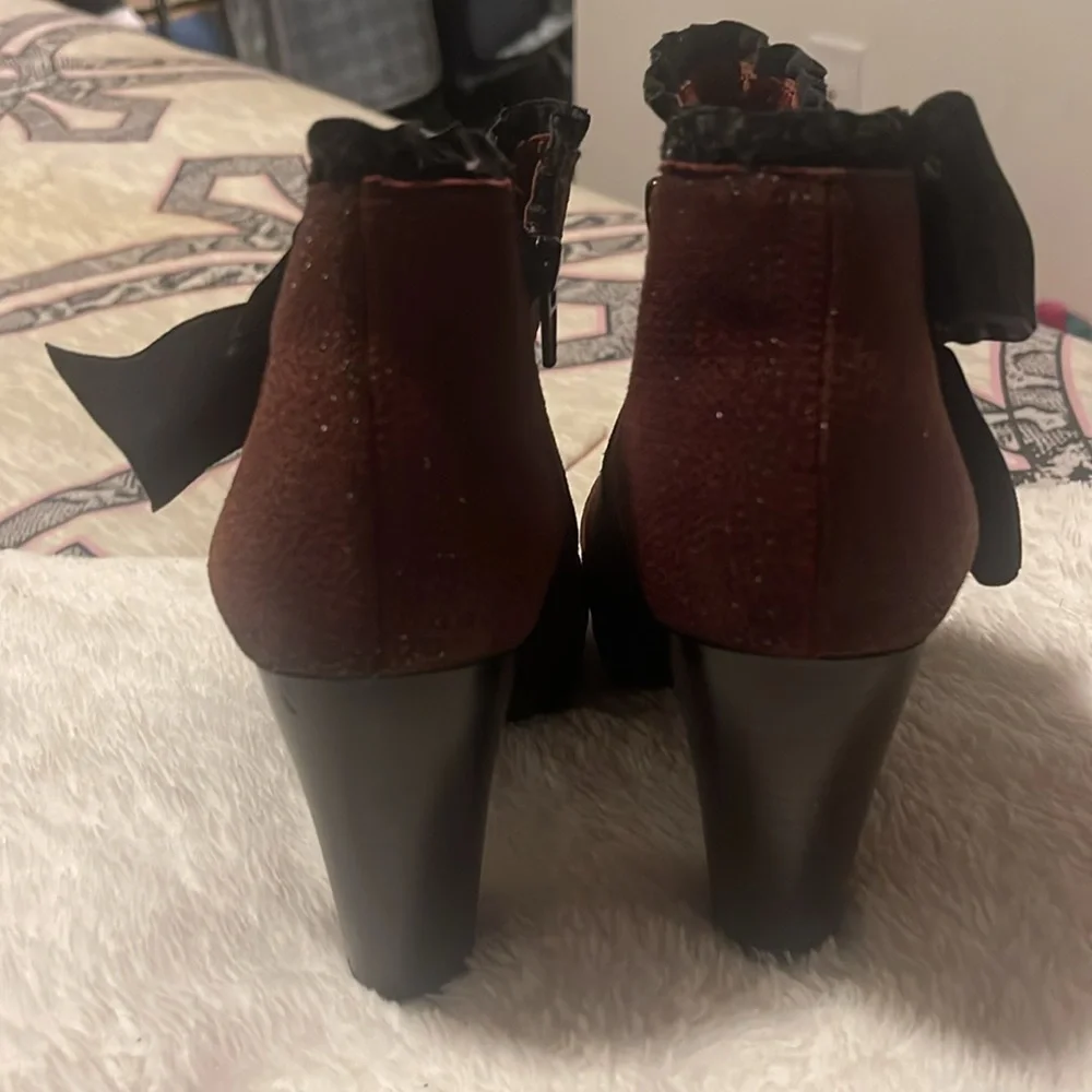 Gorgeous Burgundy booties with lots of detail. - Picture 4 of 5